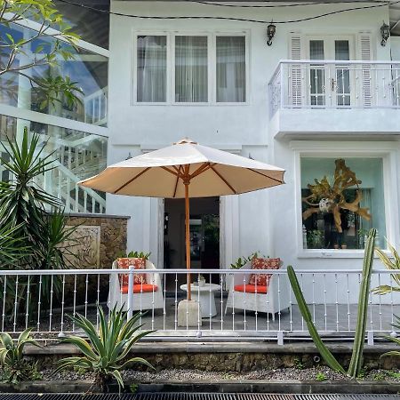 Villa Putih - Canggu beach house 150m Berawa beach Luaran gambar