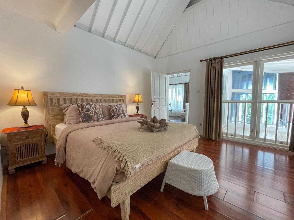 Villa Putih - Canggu beach house 150m Berawa beach Luaran gambar