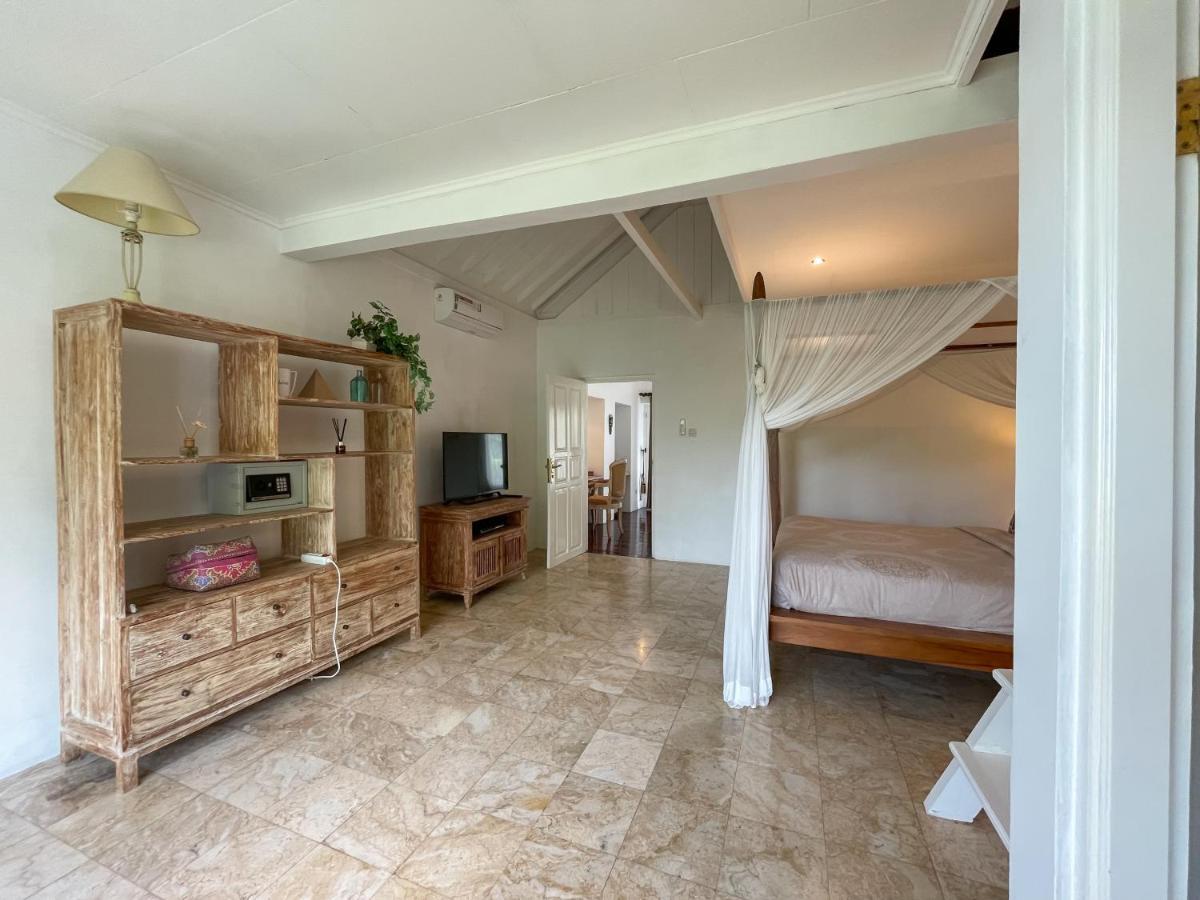 Villa Putih - Canggu beach house 150m Berawa beach Luaran gambar