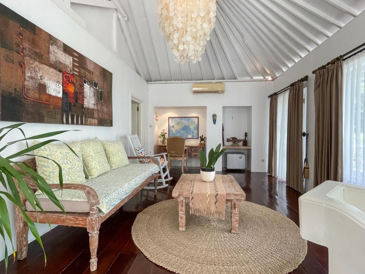 Villa Putih - Canggu beach house 150m Berawa beach Luaran gambar
