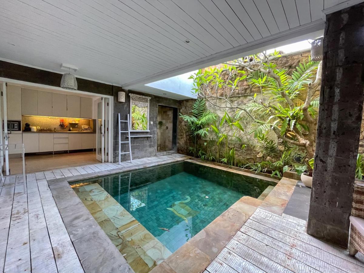 Villa Putih - Canggu beach house 150m Berawa beach Luaran gambar