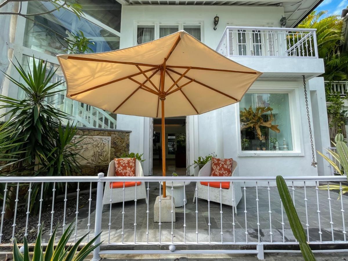Villa Putih - Canggu beach house 150m Berawa beach Luaran gambar