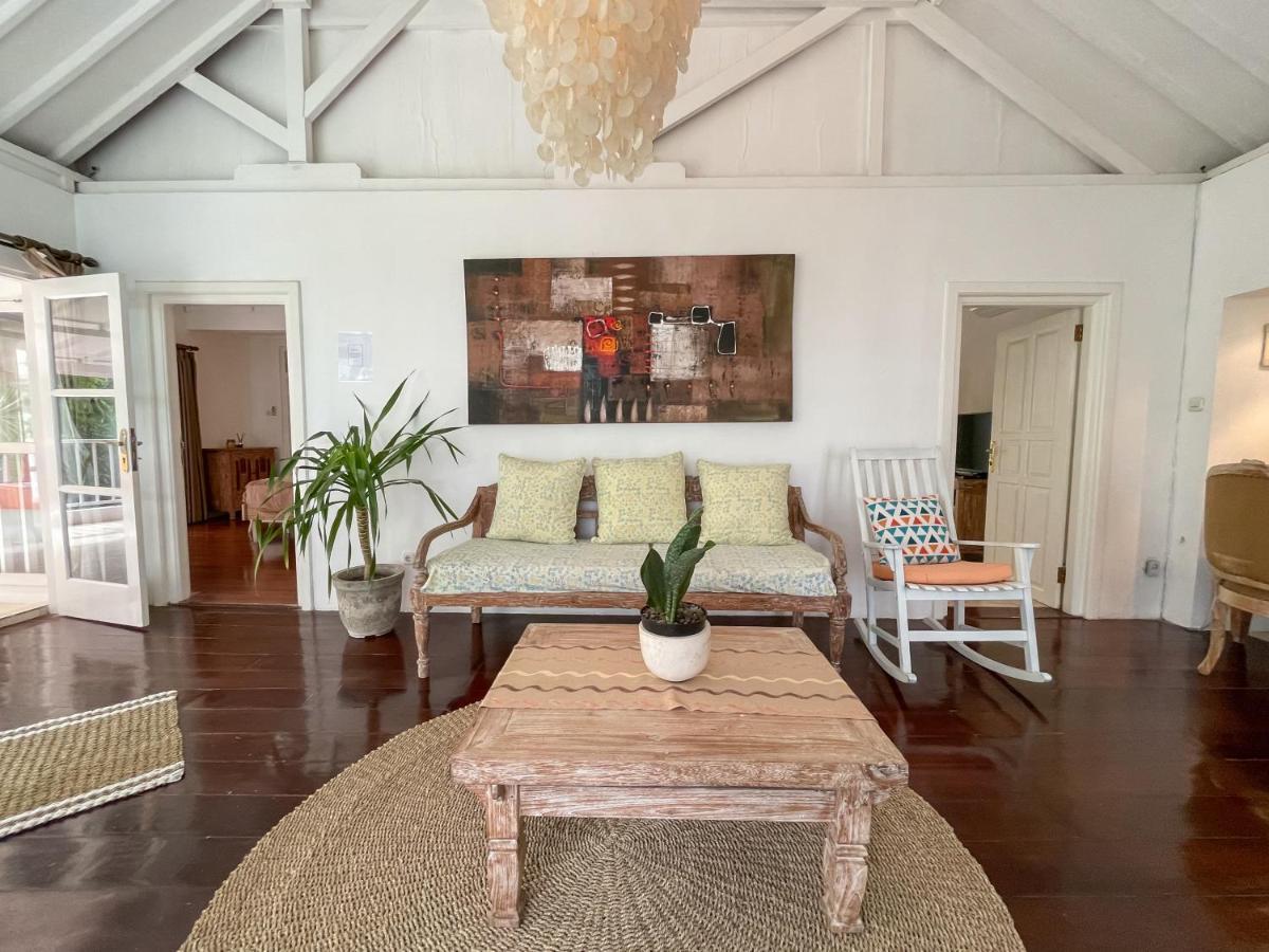 Villa Putih - Canggu beach house 150m Berawa beach Luaran gambar