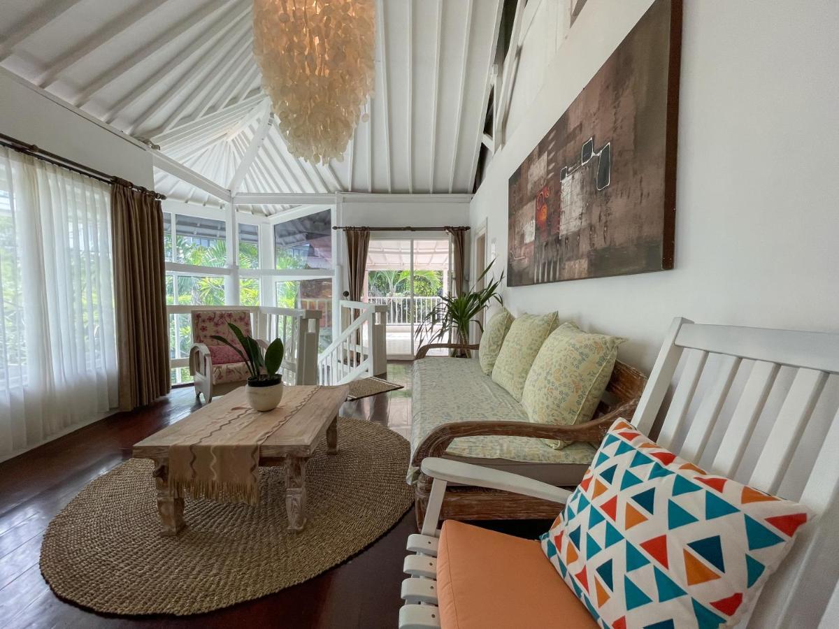 Villa Putih - Canggu beach house 150m Berawa beach Luaran gambar