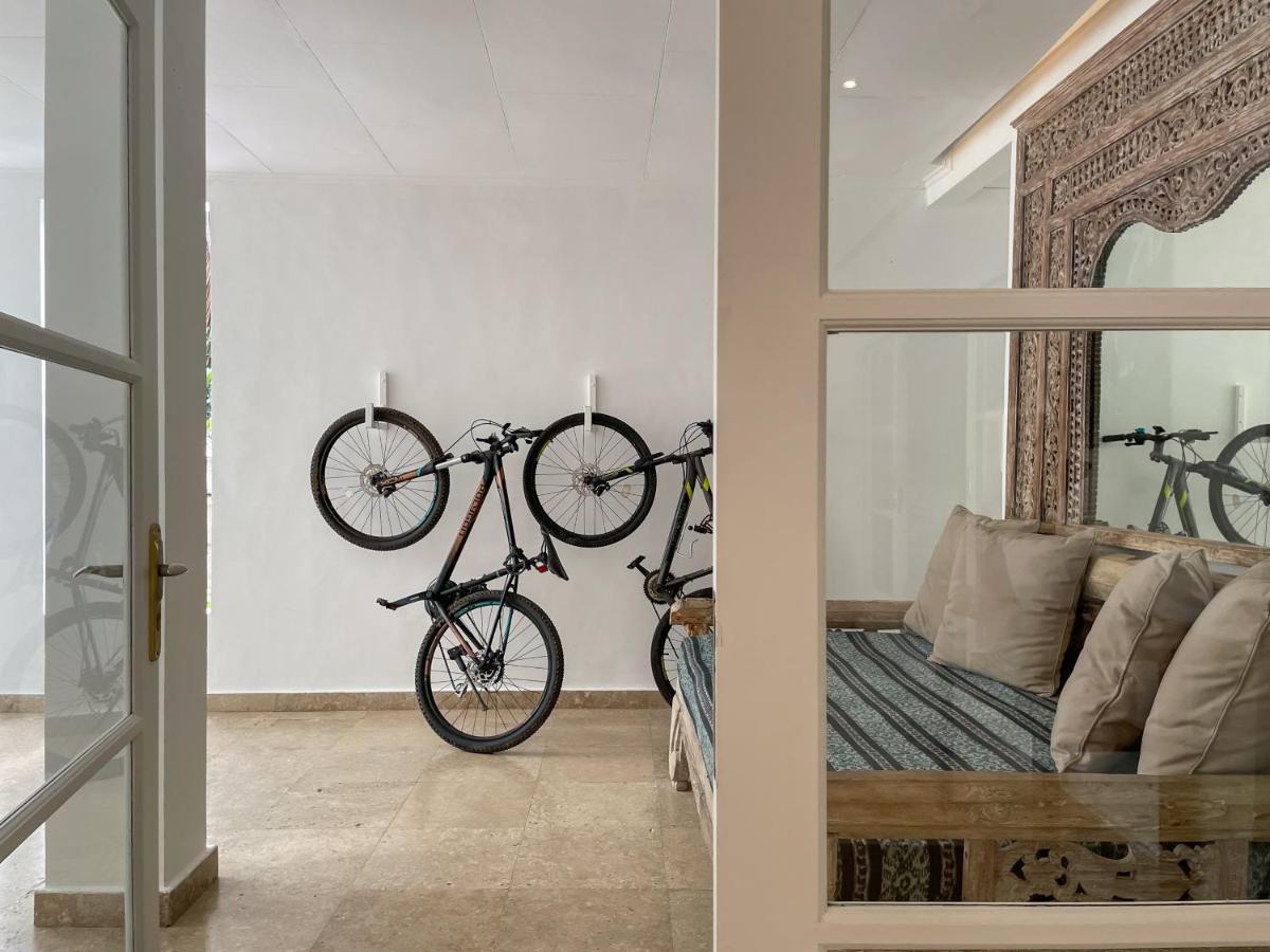 Villa Putih - Canggu beach house 150m Berawa beach Luaran gambar