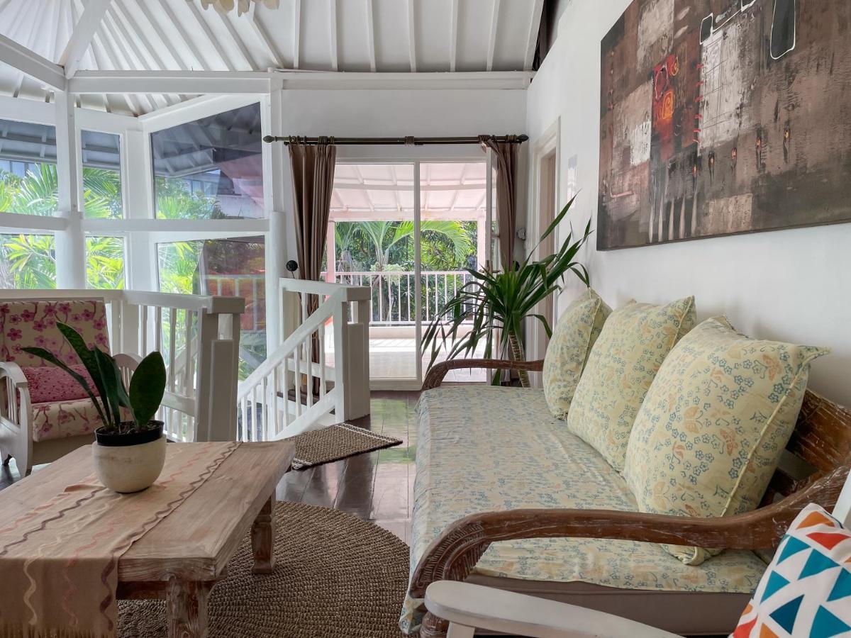 Villa Putih - Canggu beach house 150m Berawa beach Luaran gambar