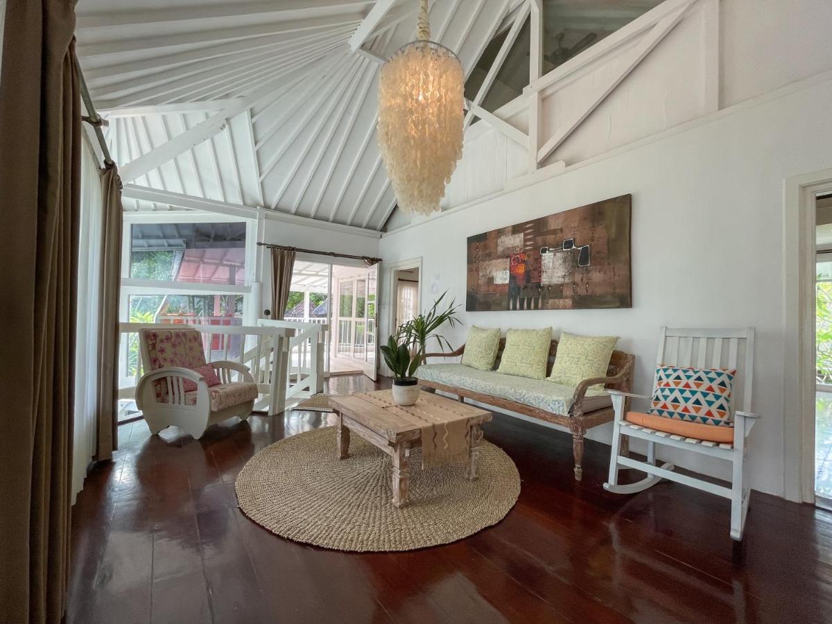 Villa Putih - Canggu beach house 150m Berawa beach Luaran gambar